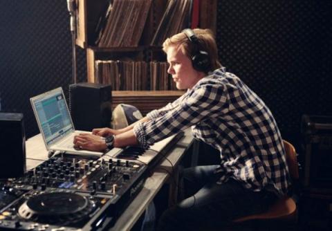 avicii-true-album-preview.jpg?042148?itok=9ou0bucl